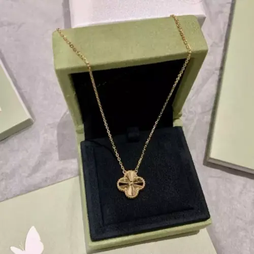 Van Cleef & Arpels 18k Gold Pendant Necklace5.webp