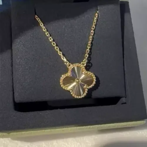 Van Cleef & Arpels 18k Gold Pendant Necklace9.webp