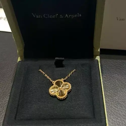 Van Cleef & Arpels 18k Gold Pendant Necklace4.webp