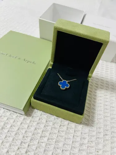 Van Cleef & Arpels Vintage Alhambra 18K YG Turquoise Necklace2.webp