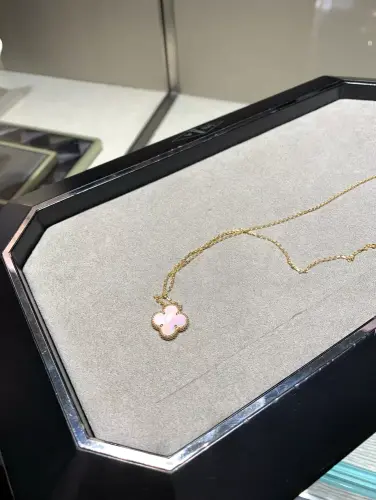 Van Cleef & Arpels Alhambra Vintage Pink Pearl & Gold Pendant Necklace 18K2.webp