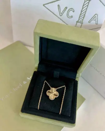Authentic Van Cleef & Arpels necklace Vintage Alhambra 18kt Gold Christmas gift2.webp