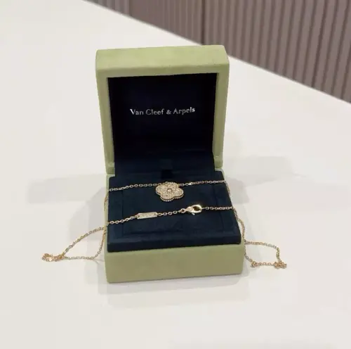 Van Cleef & Arpels Necklace 18k Gold Diamond Pendant1 (1).webp