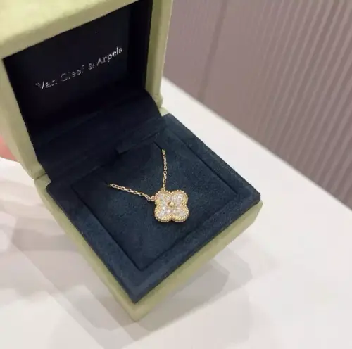Van Cleef & Arpels Necklace 18k Gold Diamond Pendant0 (1).webp
