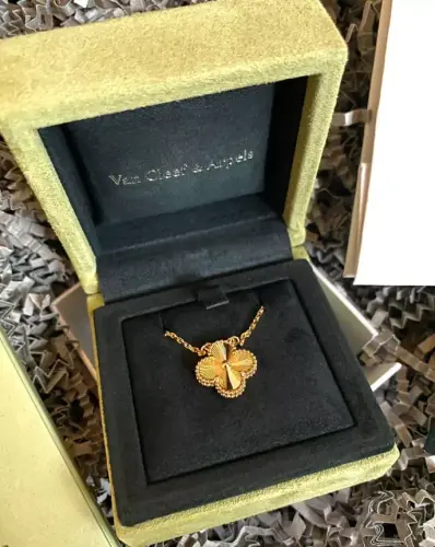Authentic Van Cleef & Arpels necklace Vintage Alhambra 18kt Gold Christmas gift0.webp