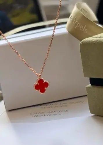 Van Cleef & Arpels 18k Yellow Gold Alhambra Carnelian Clover Pendant Necklace6.webp
