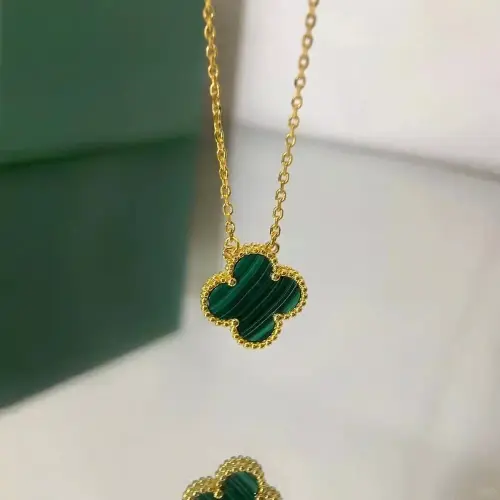 Van Cleef & Arpels Vintage Alhambra Necklace 18k YG Malachite5.webp
