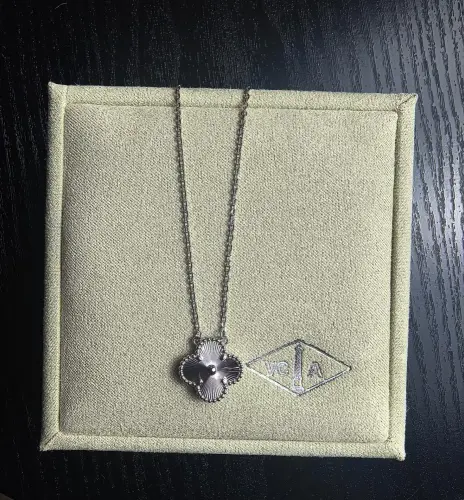 Van Cleef & Arpels Necklace 18K White Gold Pendant7.webp