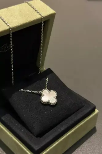Van Cleef & Arpels 18K Vintage Alhambra Pearl Pendant Necklace7 (1).webp