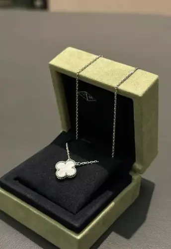 Van Cleef & Arpels 18K Vintage Alhambra Pearl Pendant Necklace5 (1).webp