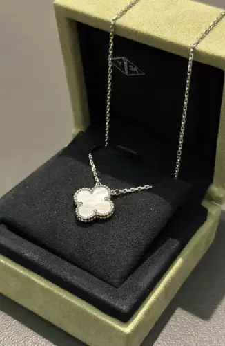 Van Cleef & Arpels 18K Vintage Alhambra Pearl Pendant Necklace11.webp