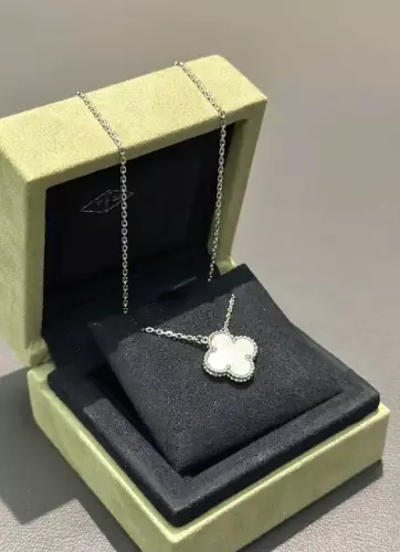 Van Cleef & Arpels 18K Vintage Alhambra Pearl Pendant Necklace6 (1).webp