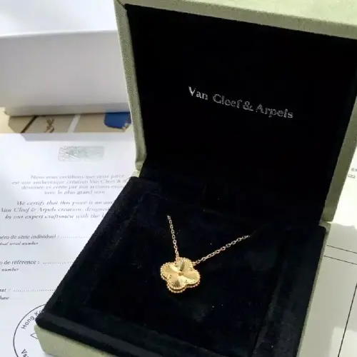 Van Cleef & Arpels Vintage Alhambra 18K yellow Gold Necklace4.webp