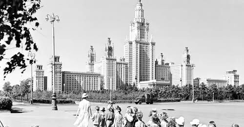 4375611091310843475?url=https%3A%2F%2Fmemorie.al%2Fwp content%2Fuploads%2F2025%2F02%2FLomonosov.jpg&.jpg