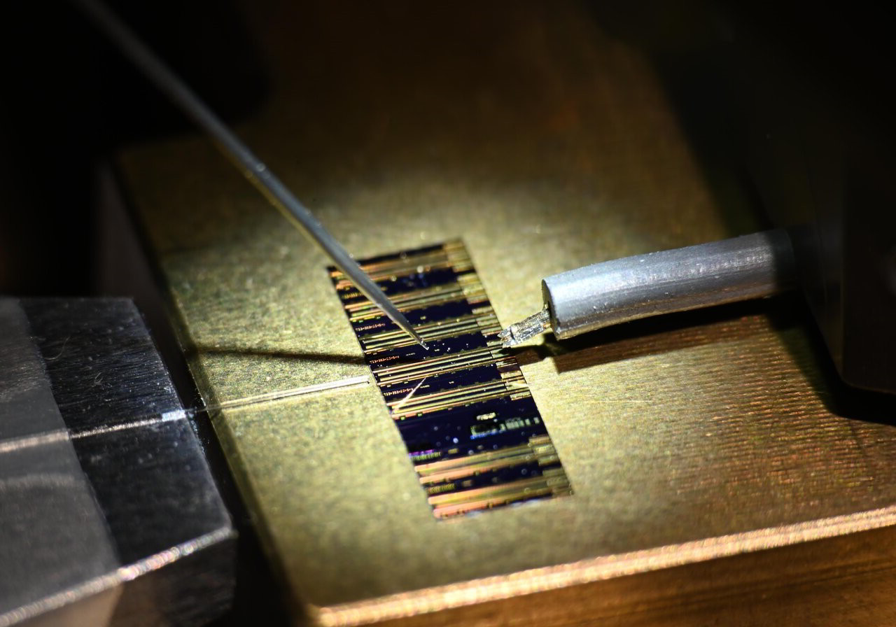 Neurone Artificiale Basato su Laser per l’Intelligenza Artificiale