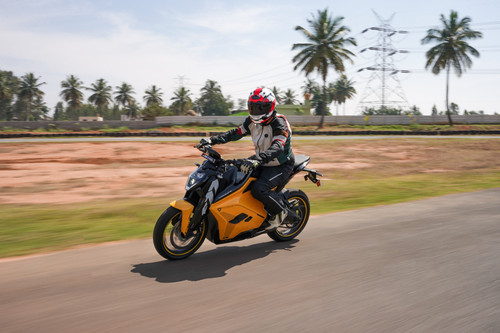 Ultraviolette Super Street Action (6).jpg