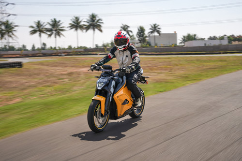 Ultraviolette Super Street Action (3).jpg