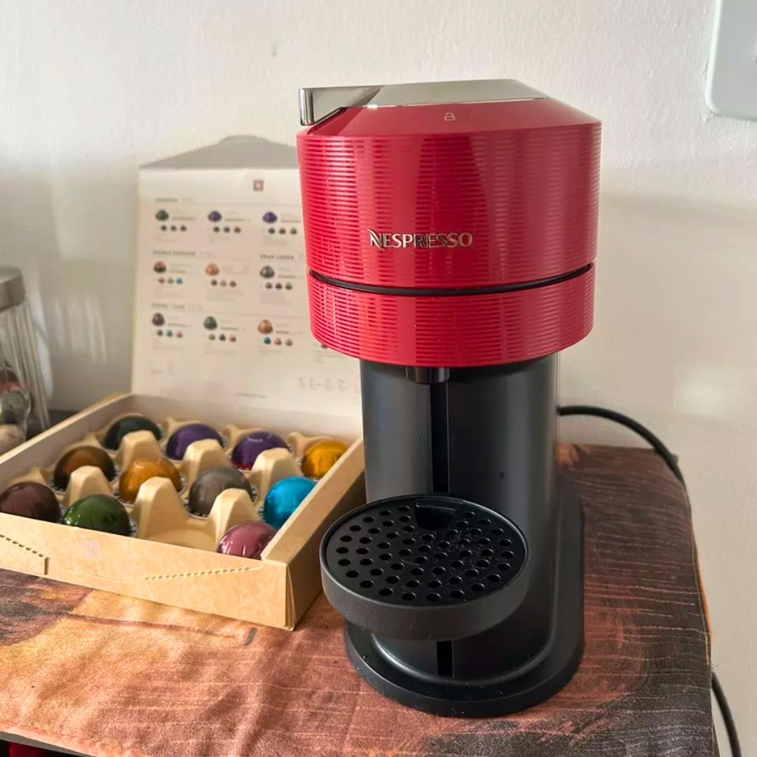 Cafeteira Automática Nespresso Vertuo Next para cápsulas de café Vermelho Cereja