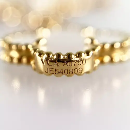 Van Cleef & Arpels Magic Alhambra Yellow gold Shell onyx Necklace7.webp