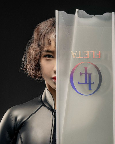 asian773H @yoga jinnie~~Spring suit & glass fins @fletafins 📸 Profile photo @divefocus