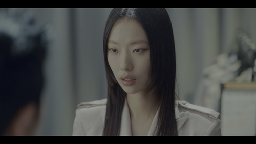The.Fabulous.S01E01.Dom.Perignon.and.a.Shot.of.Soju.2160p.NF.WEB DL.DDP5.1.HDR.HEVC HHWEB.mkv snapsh.png