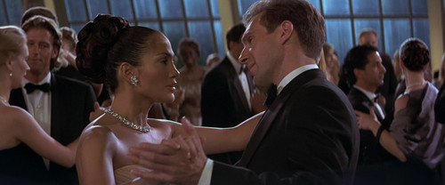 Maid.in.Manhattan.2002.1080p.BluRay.CZ SK EN.x265.HEVC My.mkv snapshot 01.13.59 [2025.02.18 15.31.59