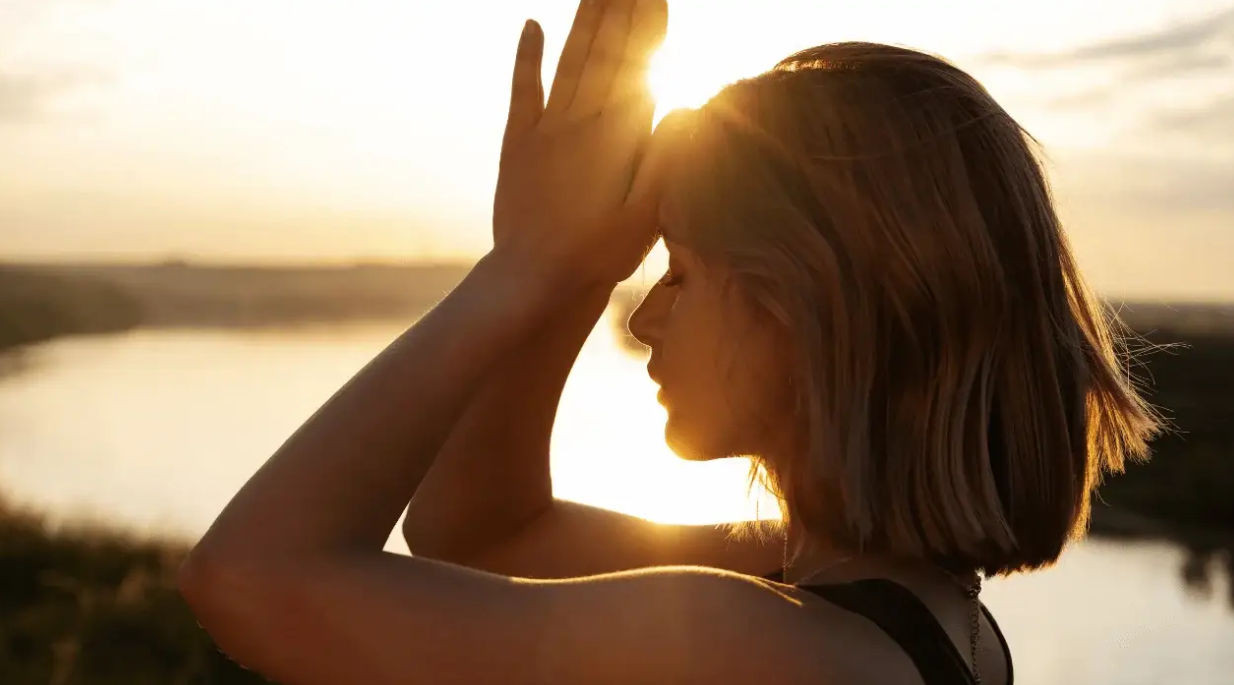 La Luce Solare come Cura: Storia e Terapie Moderne