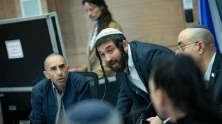 عضو "الكنيست" تسفي سوكوت من الصهيونية الدينية: "الشاباك رفض التحقيق في التسريبات من المجلس الوزاري المصغر ويعتقل جندي احتياط لأنه أحرج رونين بار"....