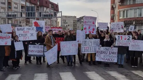 Studenti Kragujevac blokada raskrsnice kod Velikog parka e1743416180956 1000x560.webp
