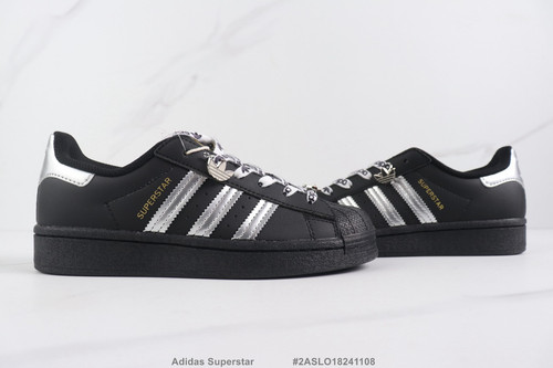 Adidas Originals Superstar black silver gold 02.jpg
