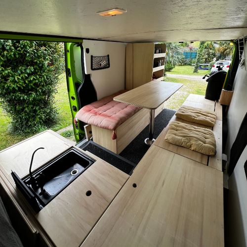 Yoni vanzon interieur 2.png