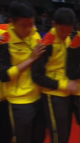 0062BoZOgy1i0h8mb2vutg30k00zku1e.gif