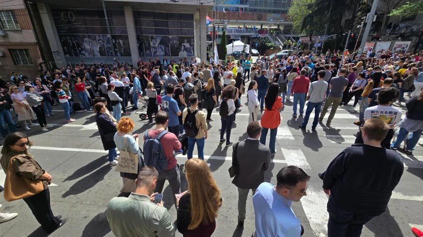 Protest studenata u blokadi u Kraljevu: Četiri raskrsnice zatvorene za saobraćaj, program traje do ponoći!