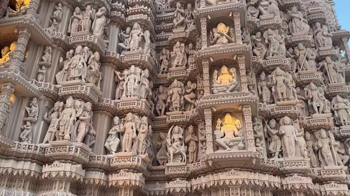 EWM Ab AAy1YxSI4.jpg