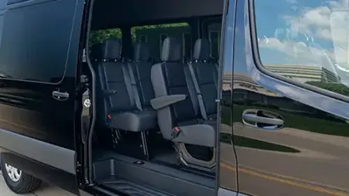 Travel the Hamptons in Comfort: Book a Premium Van.webp