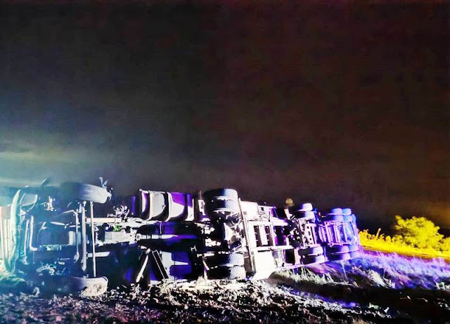 El vuelco de un camión sobre la Ruta Nacional 11 terminó sin heridos