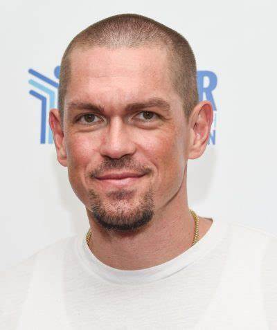 Steve Howey.jpg