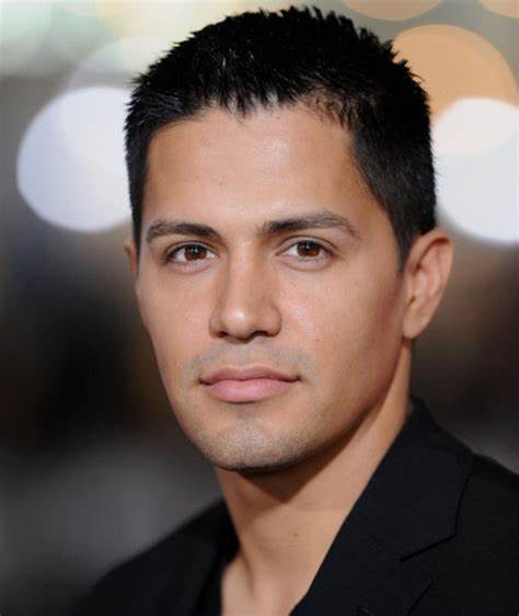 Jay Hernandez.jpg