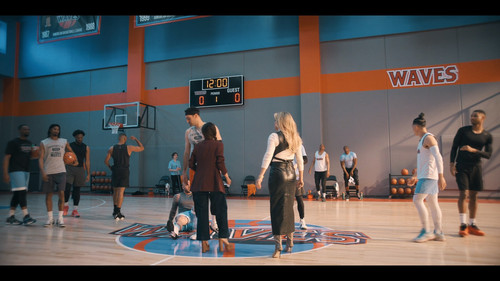 Running.Point.S01E01.Pilot.1080p.NF.WEB DL.CZ EN.DD+5.1.H.264 playWEB.mkv snapshot 26.25 [2025.03.02.jpg