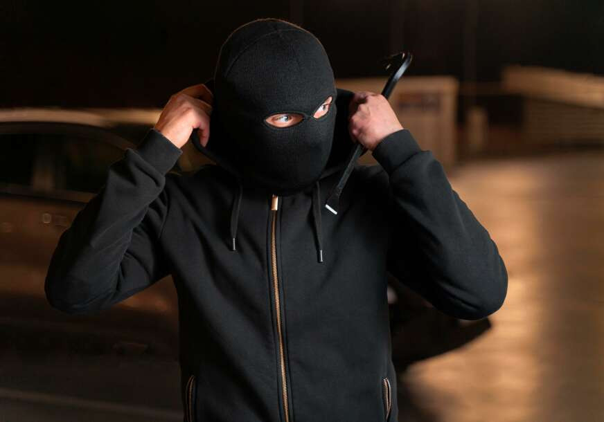 Skandal: Kragujevčaninu ukrali identitet, mobilni operater traži da plati laptop i kućni internet koji nikada nije uzeo!