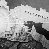 Utek.do.Berlina.2023.DOCU.1080p.MAX.WEB DL.CZ.DD+5.1.x264 My.mkv snapshot 00.44.59 [2025.03.02 10.58