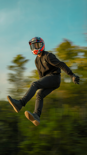 a cinematic portrait photograph of a pro OUQ23YRjRAymRDm nZkaxA 1T3jl4rUQb2 iDD4gs2RVA.png