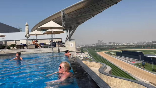 GL4r8 35OPxvWGwL.jpg