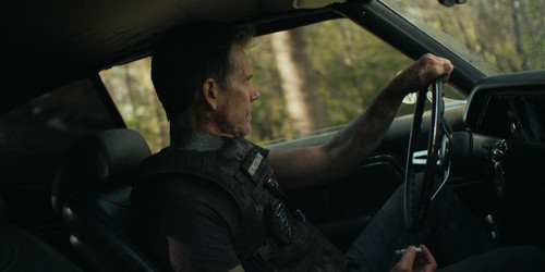 The.Bondsman.S01E01.Pot.OGold.1080p.AMZN.WEB DL.CZ EN.DD+5.1.H.264 playWEB.mkv snapshot 08.14 [2025.