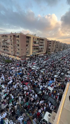 FbZimK G rqTU Ff.jpg