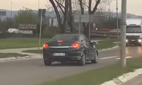 VOZILA U SUPROTNOM SMERU I TO BEZ DOZVOLE: Policija privela ženu iz Kragujevca zbog prekršaja (VIDEO)