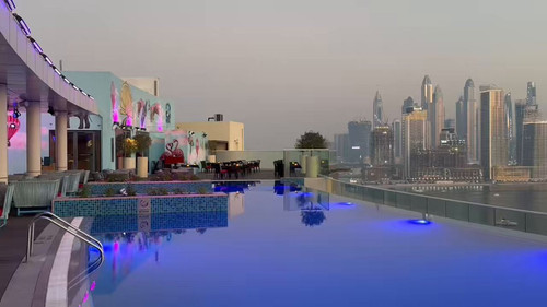 QLOhcZT 7e59MAAv.jpg