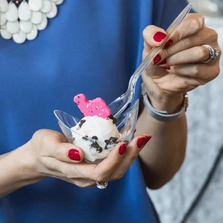 Nitrogen ice cream catering by Freezing Point Co