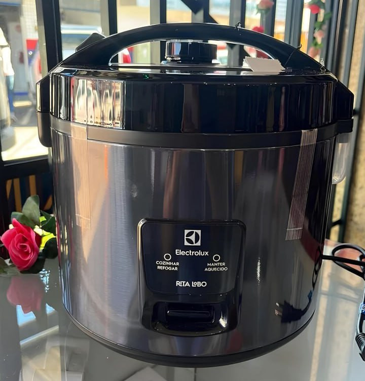 Panela de Arroz Elétrica Electrolux ERC10 Efficient 2 em 1 com Visor Glass por Rita Lobo 7 Xícaras – Preto/Inox