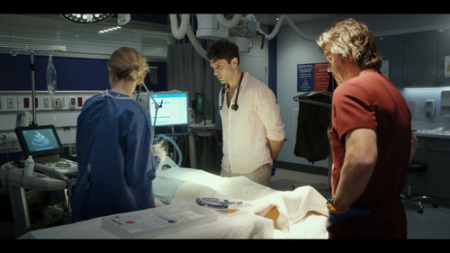 Pulse.2025.S01E01.Abby.1080p.NF.WEB DL.CZ EN.DD+5.1.H.264 playWEB.mkv snapshot 30.41 [2025.04.05 19.